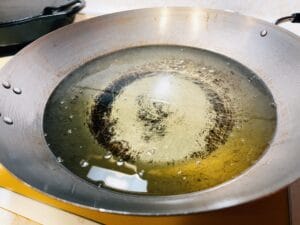 Wok-with-oil